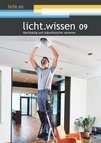 In Deutschland entfällt ein erheblicher Teil des Energieverbrauchs auf den Gebäudebestand – und der ist stark veraltet. Wo noch immer keine LED-Beleuchtung installiert ist, müssen Betreiber aufhorchen: Konventionelle Leuchtmittel sind Auslaufmodelle. Wie sich der Sanierungsbedarf feststellen lässt und welche Optionen es für die Umrüstung gibt, erklärt die Brancheninitiative in ihrer neuen Broschüre licht.wissen 09 „Nachhaltig und zukunftssicher sanieren“. Zudem gibt die Publikation neutrale Argumentationshilfen für Beratungsgespräche von Elektroinstallateuren mit gewerblichen Kunden. Titelbild Heft licht.wissen 09 "Nachhaltig und zukunftssicher sanieren"